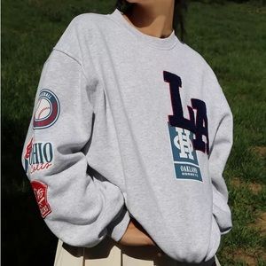 (MESSAGE IF AVAILABLE ) LA PATCH URBAN OUTFITTERS CREWNECK